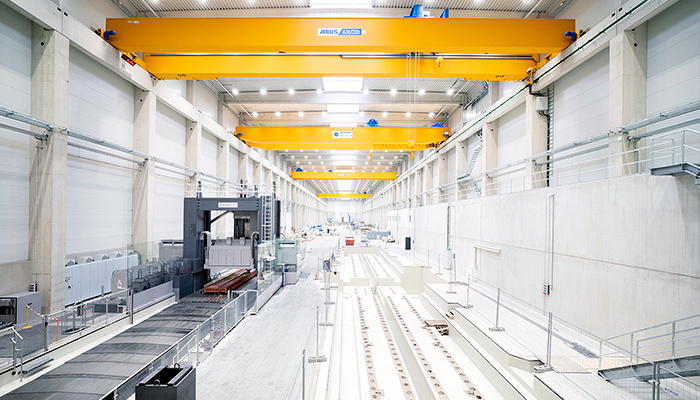 总尺寸高达16米，总重量达到160吨的机床和全自动生产线将被装配到新工厂